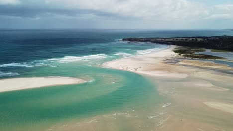 Aerial-footage-of-the-Mallacoota-Inlet-and-mouth-of-the-Wallagaraugh-River-at-low-tide,-eastern-Victoria,-Australia,-December-2020