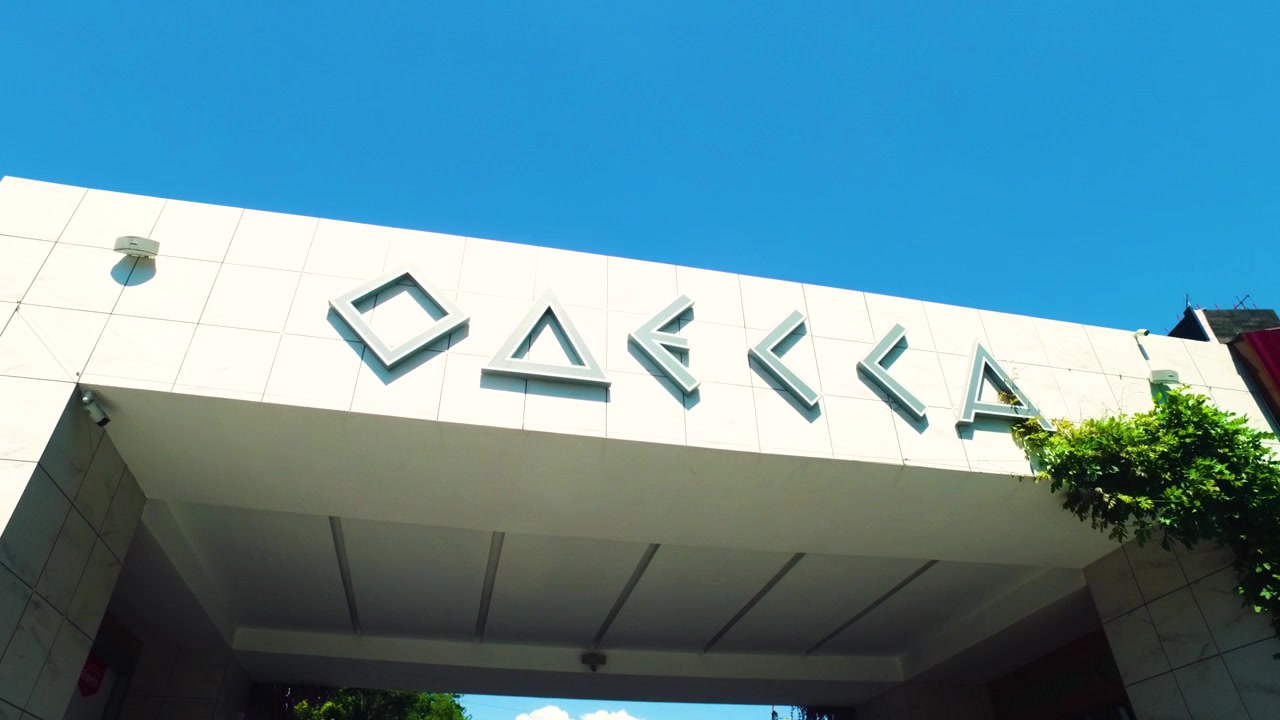 Insegna del Cancello di Odessa nel complesso turistico Arcadia Beach in Ucraina in una soleggiata giornata estiva