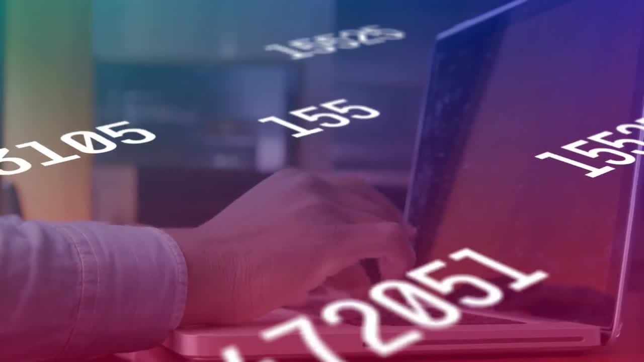 노트북을 사용하는 사람의 중간 섹션에 대해 여러 번 바꾸는 숫자