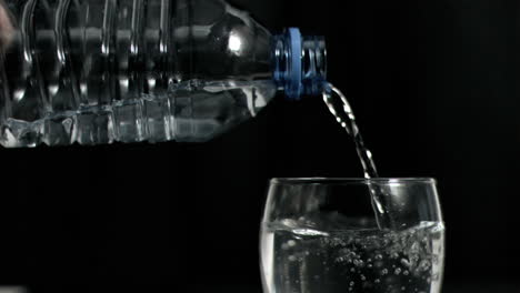 agua derramada en cámara súper lenta