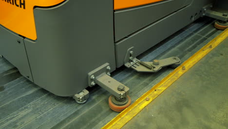 forklift/conveyor support mechanism detail