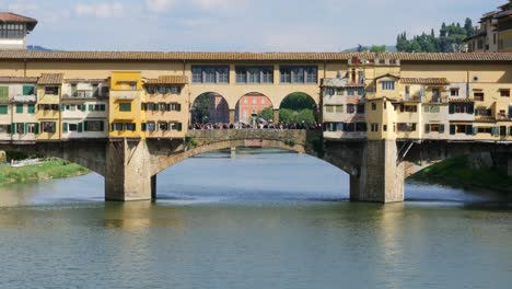 bridge over river arno florence