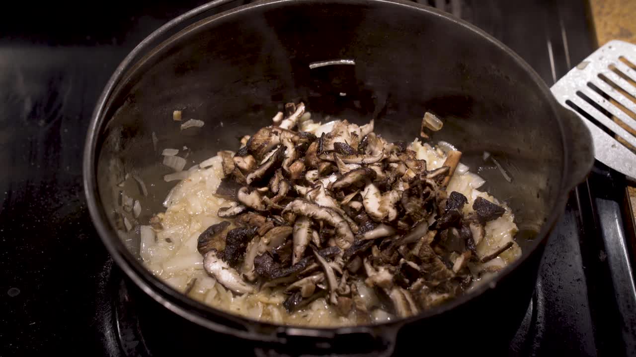 setas y cebollas para cocinar