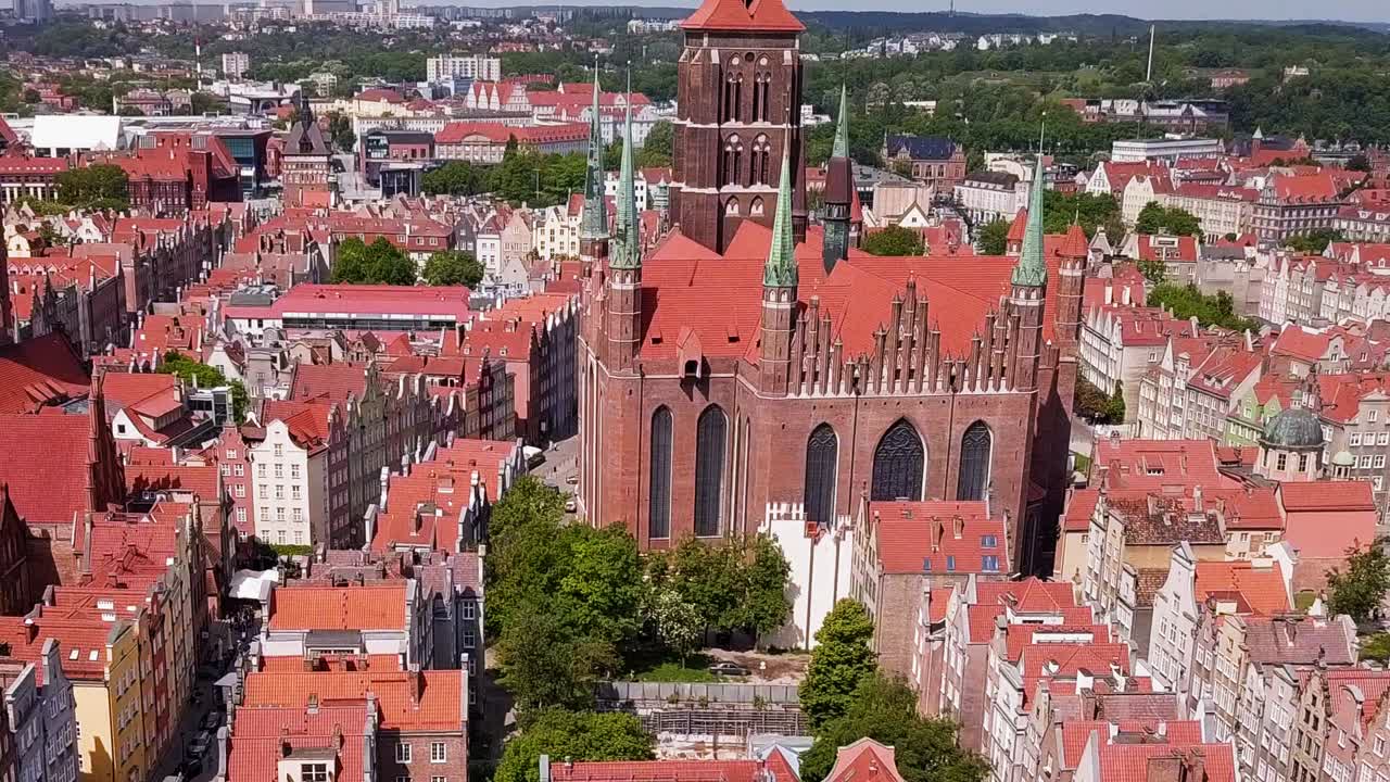 imágenes de drones del casco antiguo de gdansk