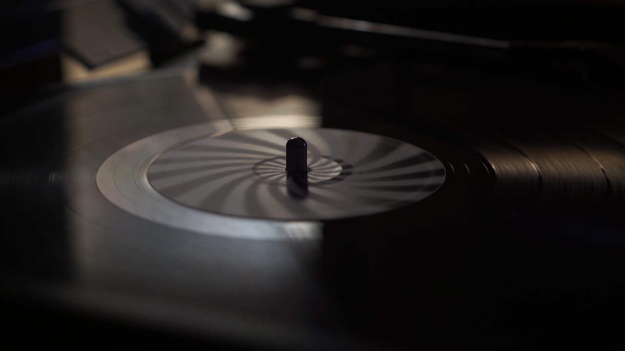 Afslutning og automatisk stop af musikafspilning, Long Play vinylplade på pladespiller.