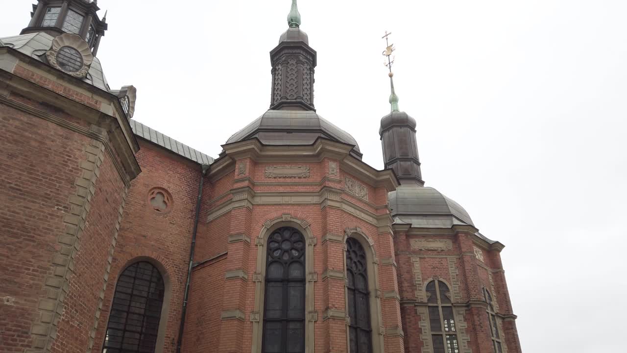 4k 60 fps ходьба вблизи церкви