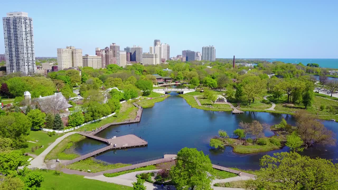 시카고 시내의 호숫가를 따라 공원의 아름다운 공중 촬영