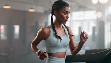 Woman,-running-on-treadmill