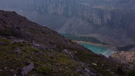 Lake-revealed-behind-the-Mountain