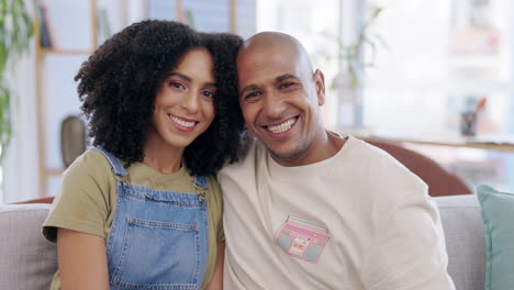 Face,-love-and-couple-on-couch