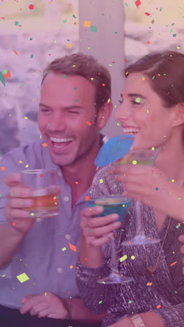animación de confeti sobre felices amigos diversos con bebidas