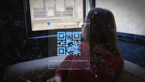 Animación-Del-Procesamiento-De-Datos-Qr-Sobre-Una-Empresaria-Caucásica-Con-Tableta-En-La-Oficina