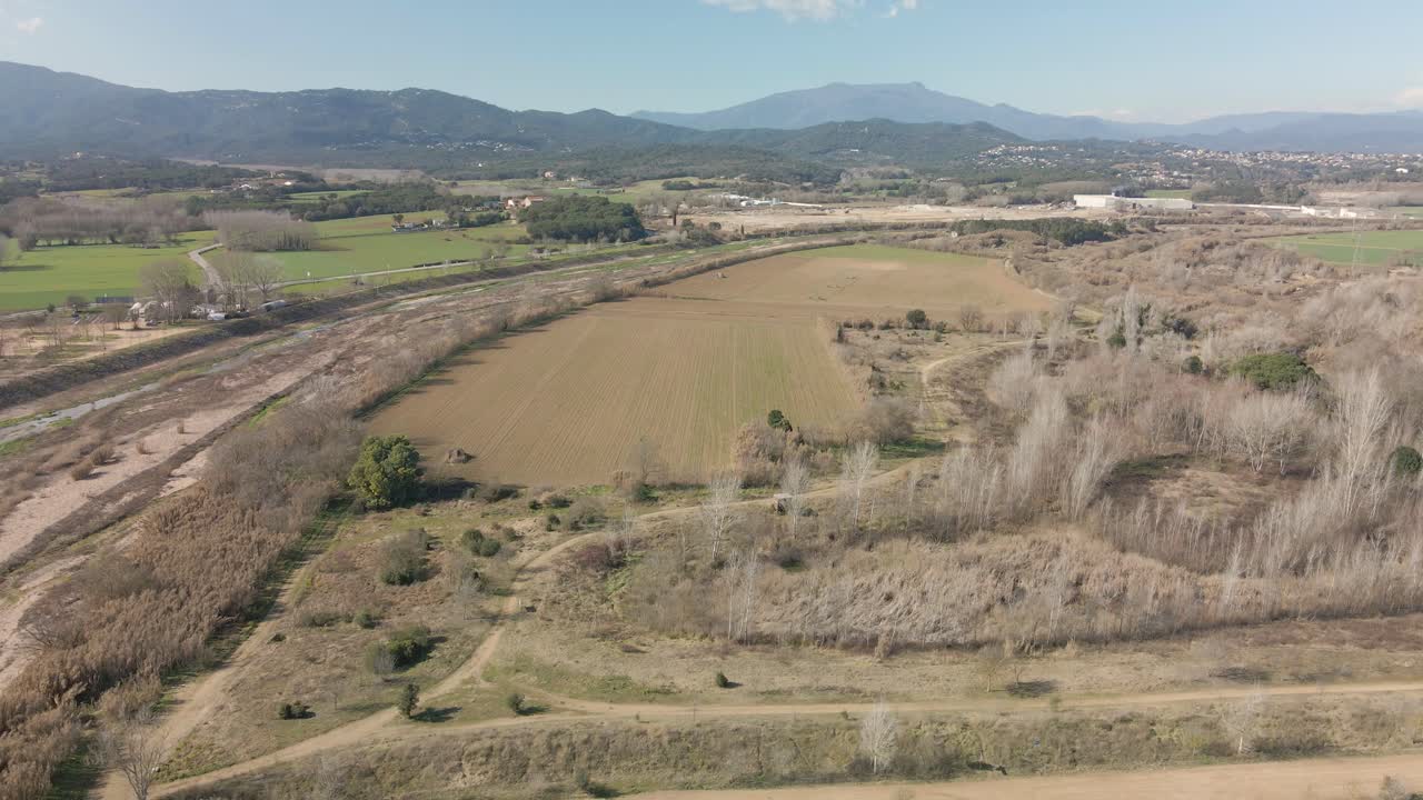 vista aérea del río tordera en el maresme barcelona españa rioseco poca agua