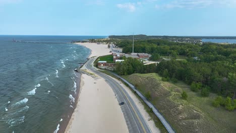 Im-Spätsommer-über-Weißen-Sand-Kippen