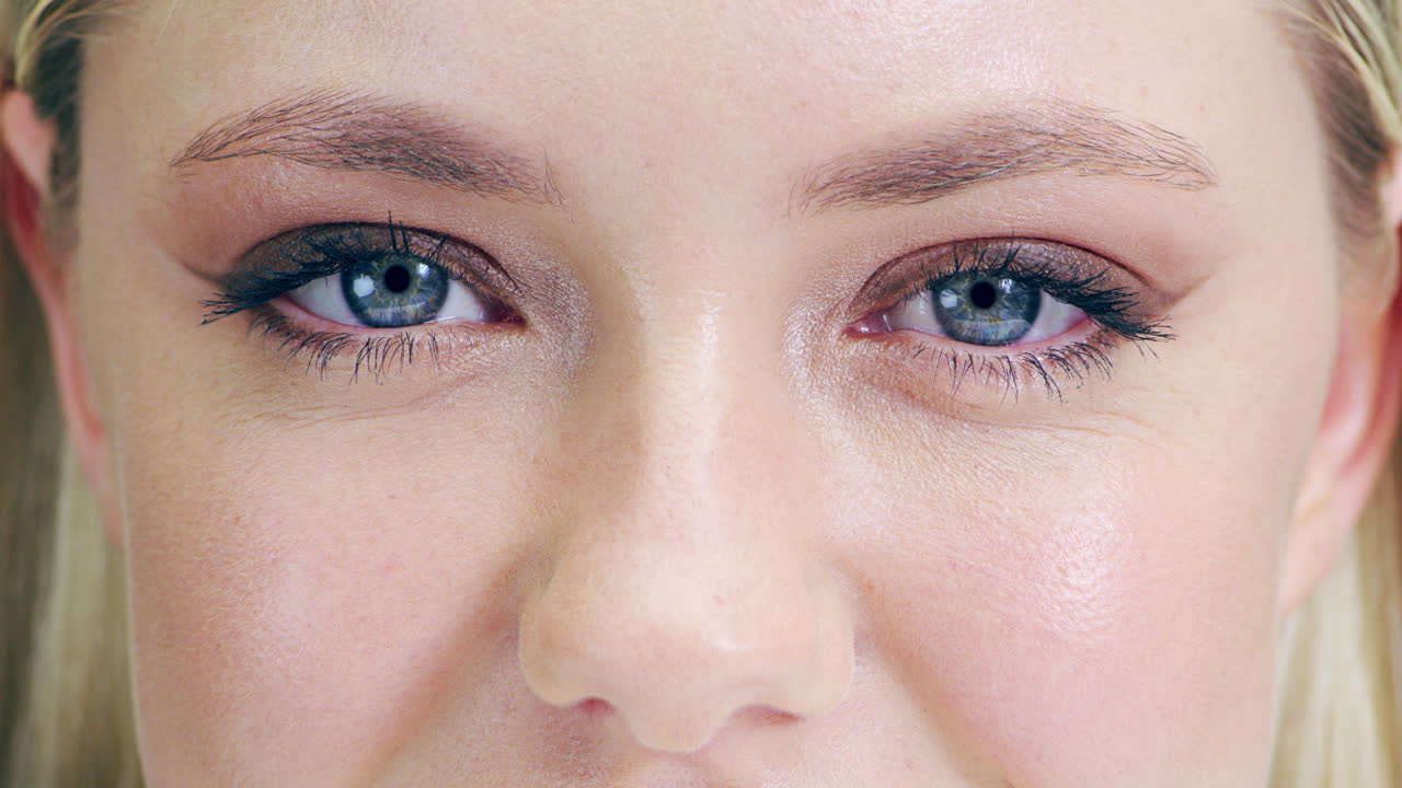 눈이 보는 것이 적고, 영혼이 느끼는 것이 더 많습니다.