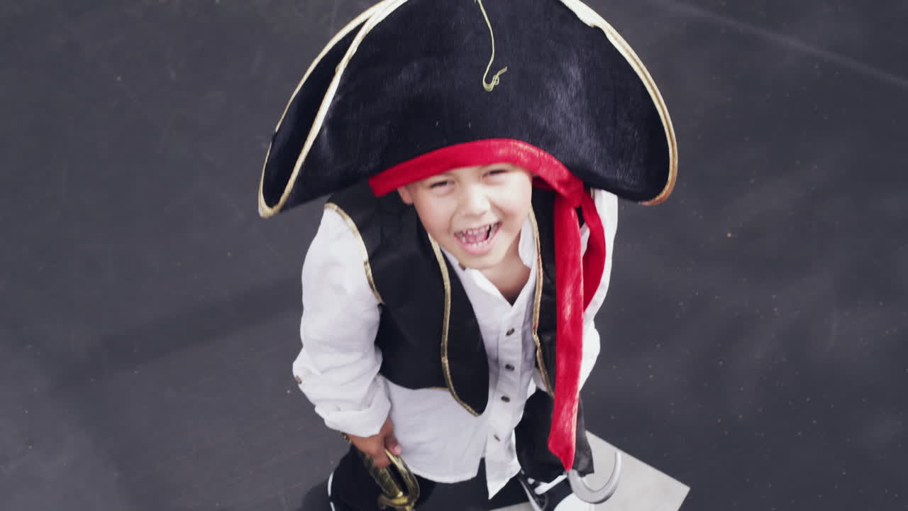 Este pirata vem buscar o seu tesouro.