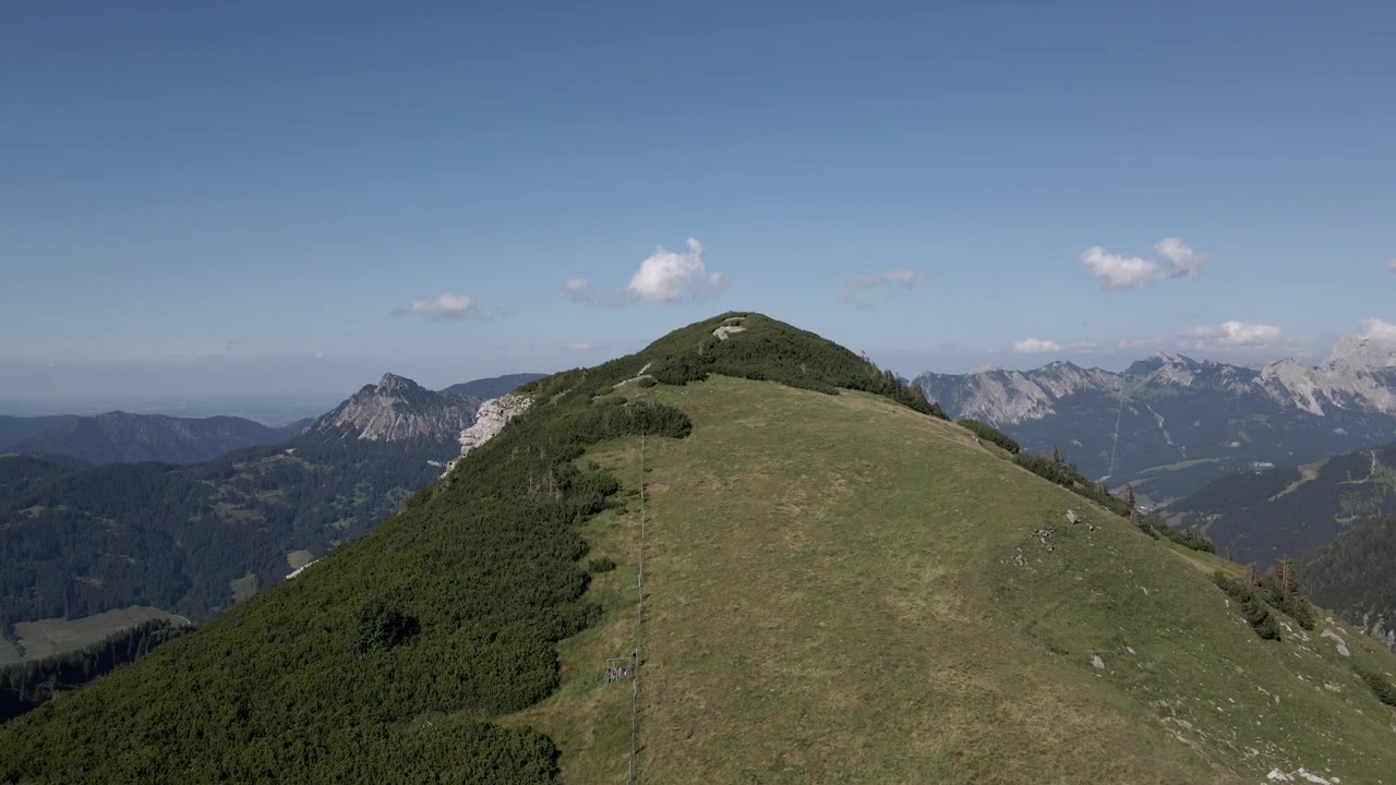 Oplev den betagende skønhed i Mannheimer Tal i Østrig, med fantastiske alpine landskaber, fredfyldte dale og majestætiske bjergudsigter.