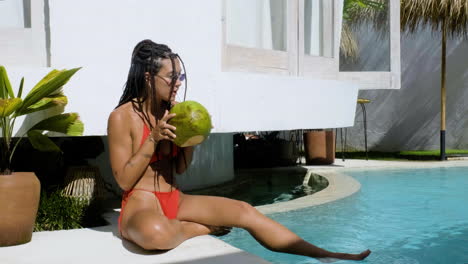 Woman-in-the-swimming-pool