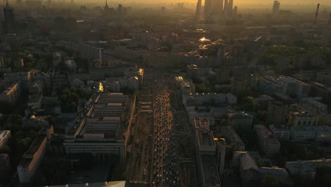 rusia ciudad de moscú hora de puesta de sol anillo de jardín tráfico paisaje urbano panorama aéreo 4k