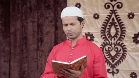 muslim man reading poetry to the audience