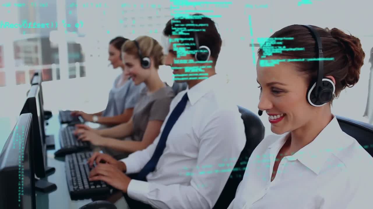 animazione dell'elaborazione dei dati su uomini d'affari che utilizzano cuffie telefoniche