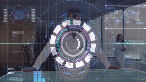 procesamiento de datos y escáner de alcance de neón contra hombre afroamericano que usa auriculares vr en la oficina