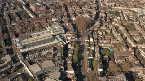 dolly hacia adelante tiro aéreo sobre angel upper street londres