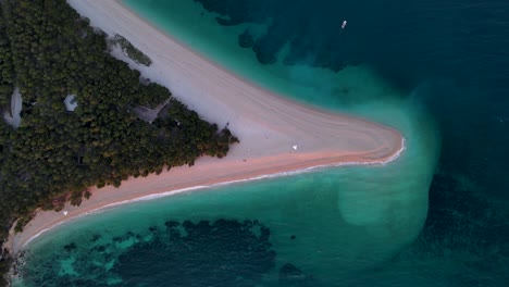 Playa-De-Ratas-Zlatni,-Croacia