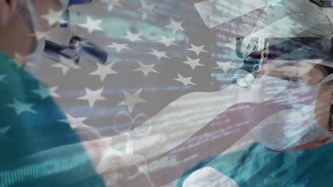 Animation-Der-Flagge-Der-Vereinigten-Staaten-Von-Amerika,-Die-über-Chirurgen-Im-Operationssaal-Weht