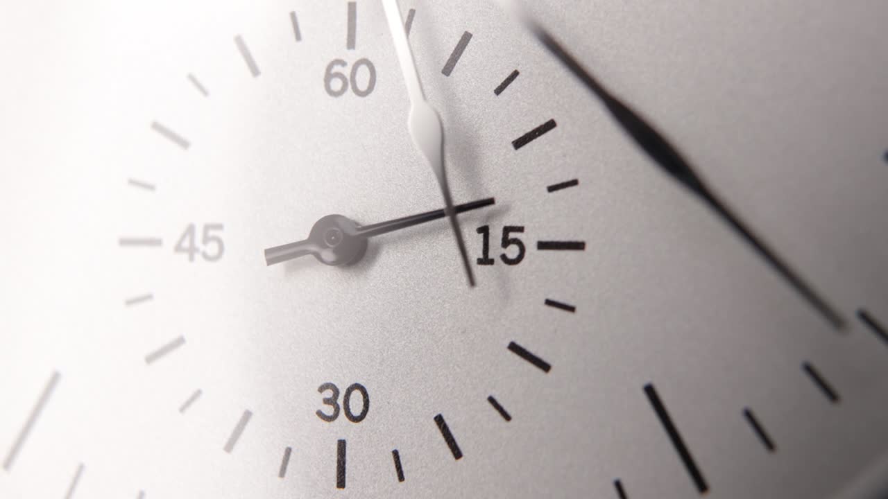 reloj analógico blanco