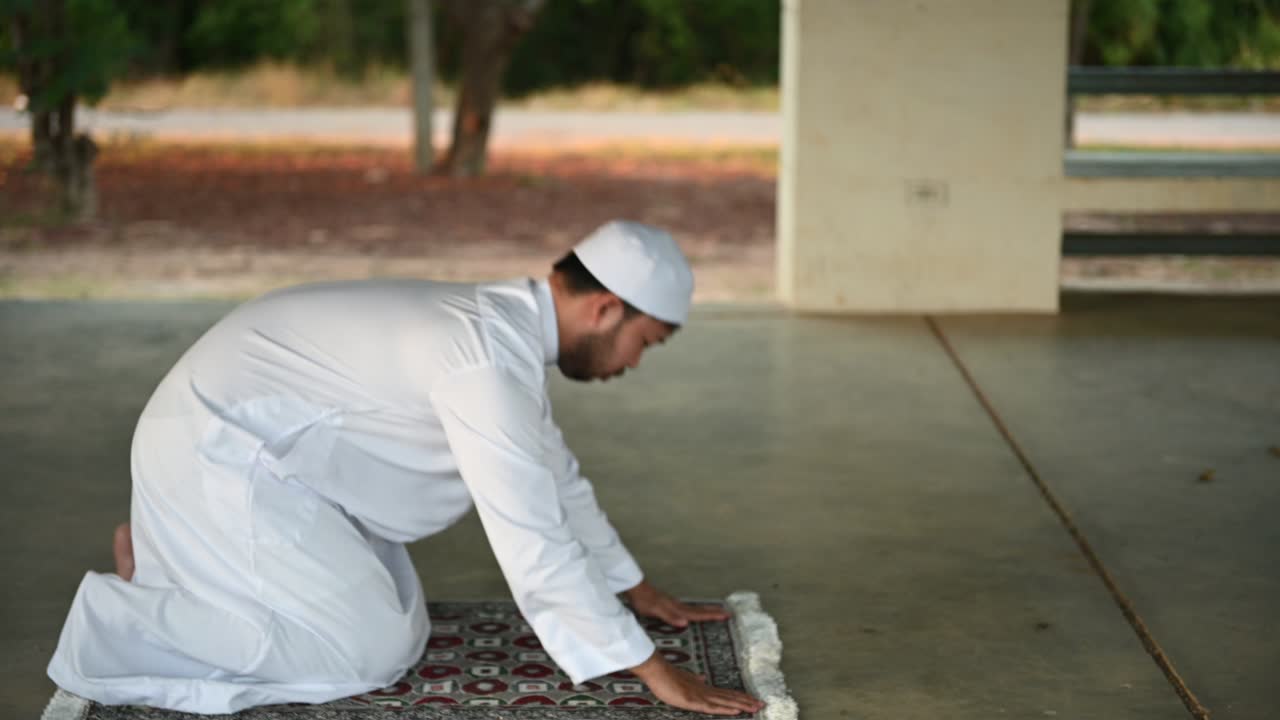 실루 젊은 아시아 무슬림