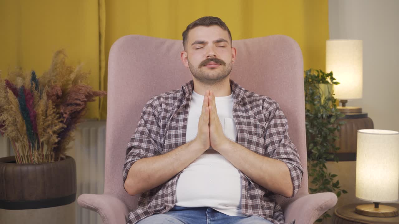 O homem meditando.