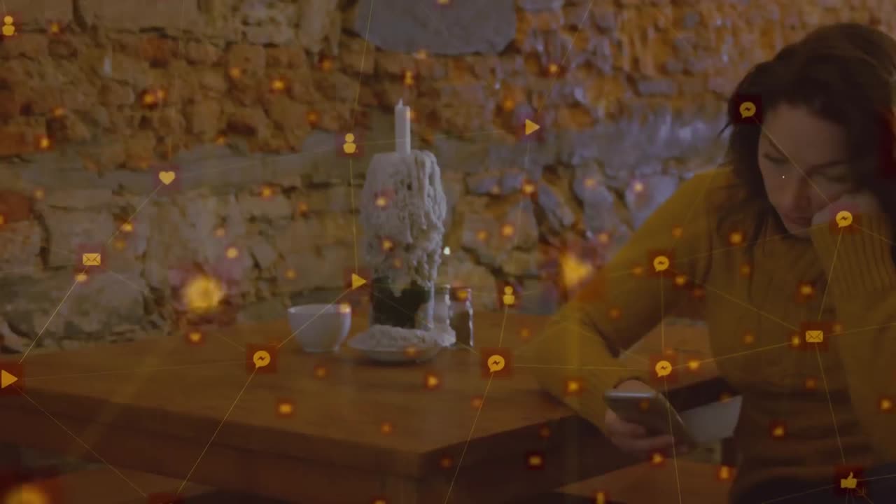 레스토랑에서 스마트폰을 사용하는 백인 여성에 대한 프로필 아이콘 네트워크