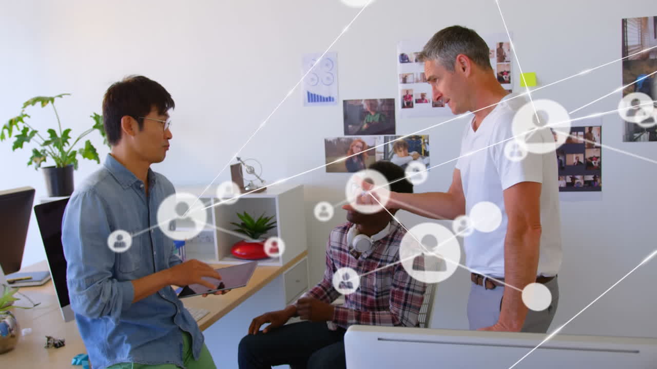 animación de la red de conexiones con iconos sobre diversas personas de negocios en la oficina