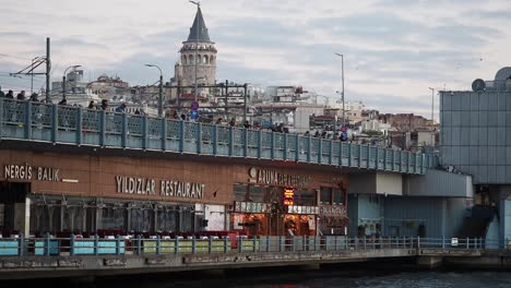 el puente de galata, estambul al atardecer