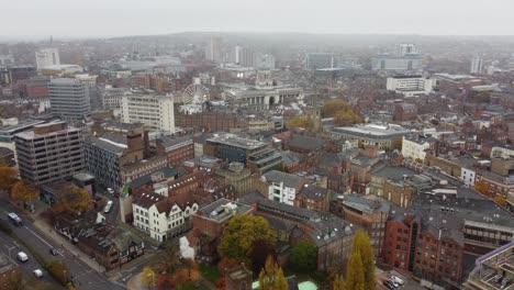 Antena-Sobre-La-Ciudad-De-Nottingham-Reino-Unido,-Vibrantes-Colores-De-Otoño-2021