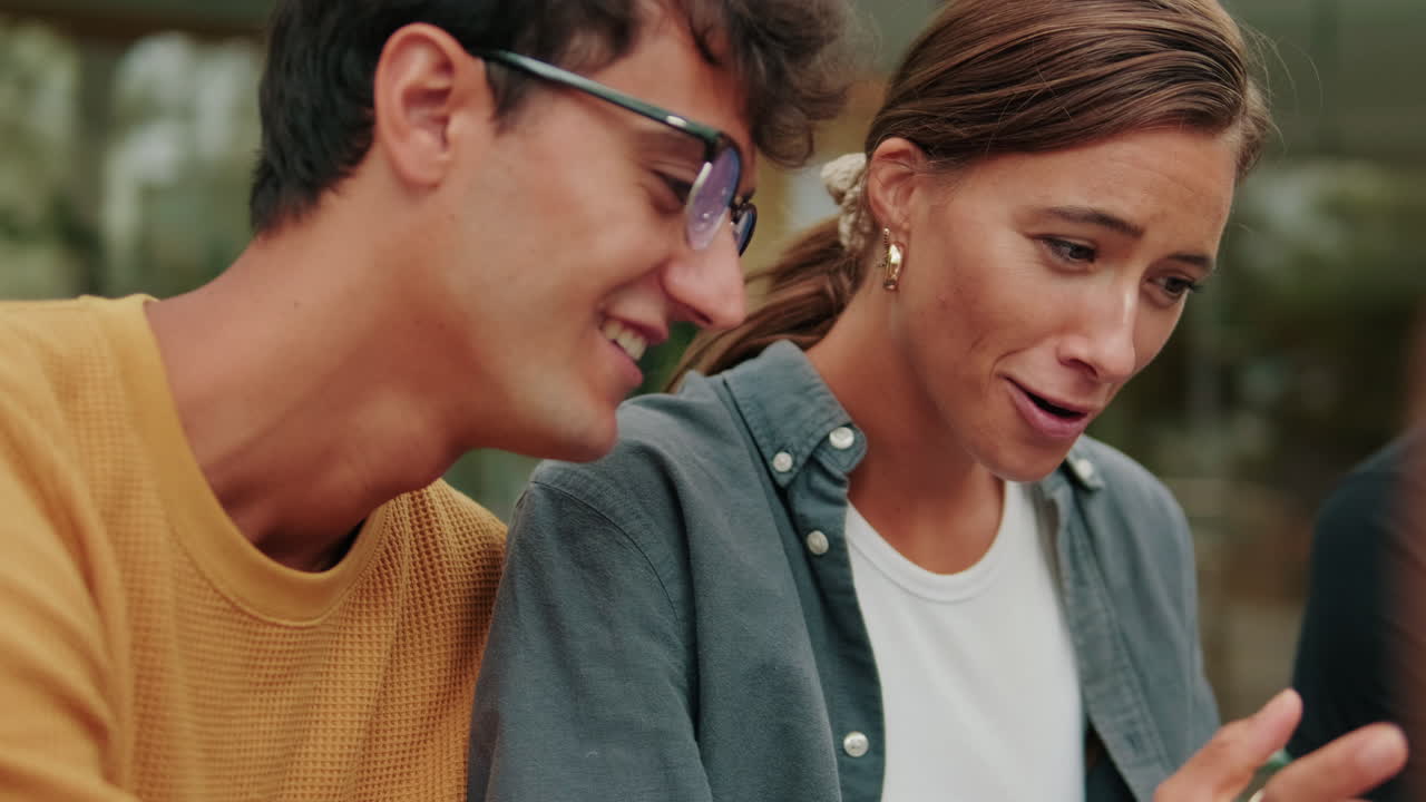 Student couple prepares to study outdoors