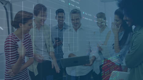 animación del procesamiento de datos financieros y el mercado de valores sobre diversas personas de negocios en la oficina