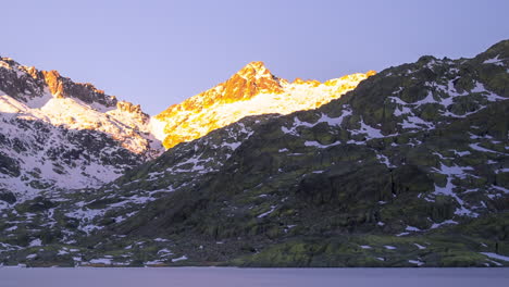 Wintersonnenaufgang-In-Den-Gredos-Bergen