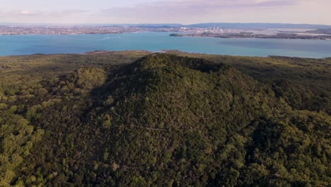 Isla-Volcánica-Rangitoto-En-El-Golfo-De-Hauraki,-Nueva-Zelanda