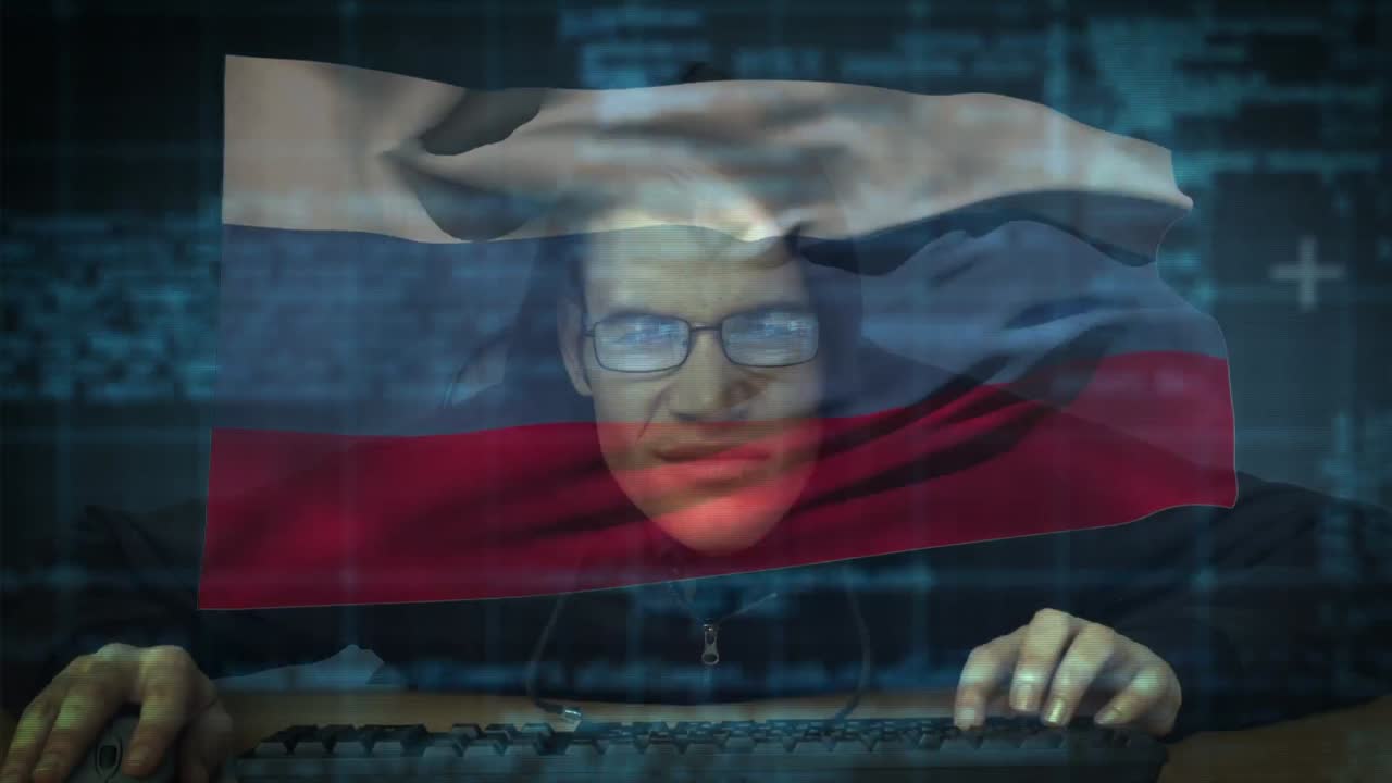 카우카스 남성 해커의 애니메이션 데이터 처리와 러시아  ⁇ 발