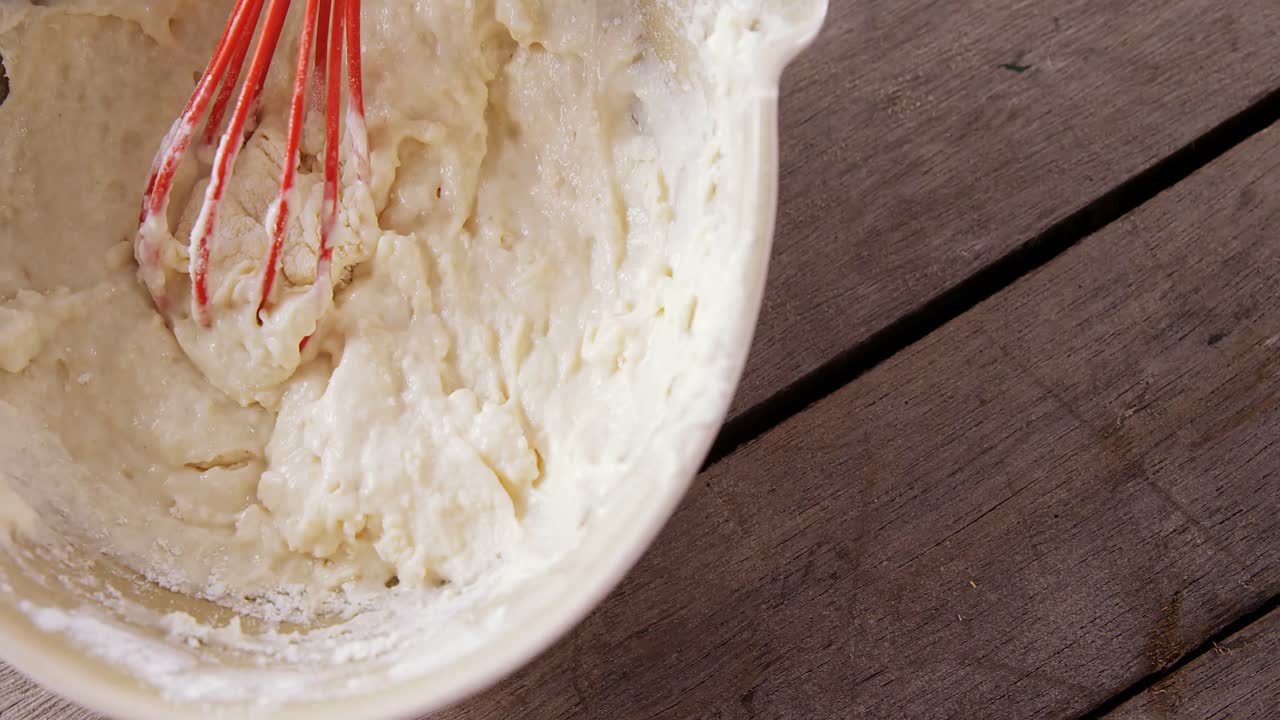 Whisk inside a semi kneaded dough 4k