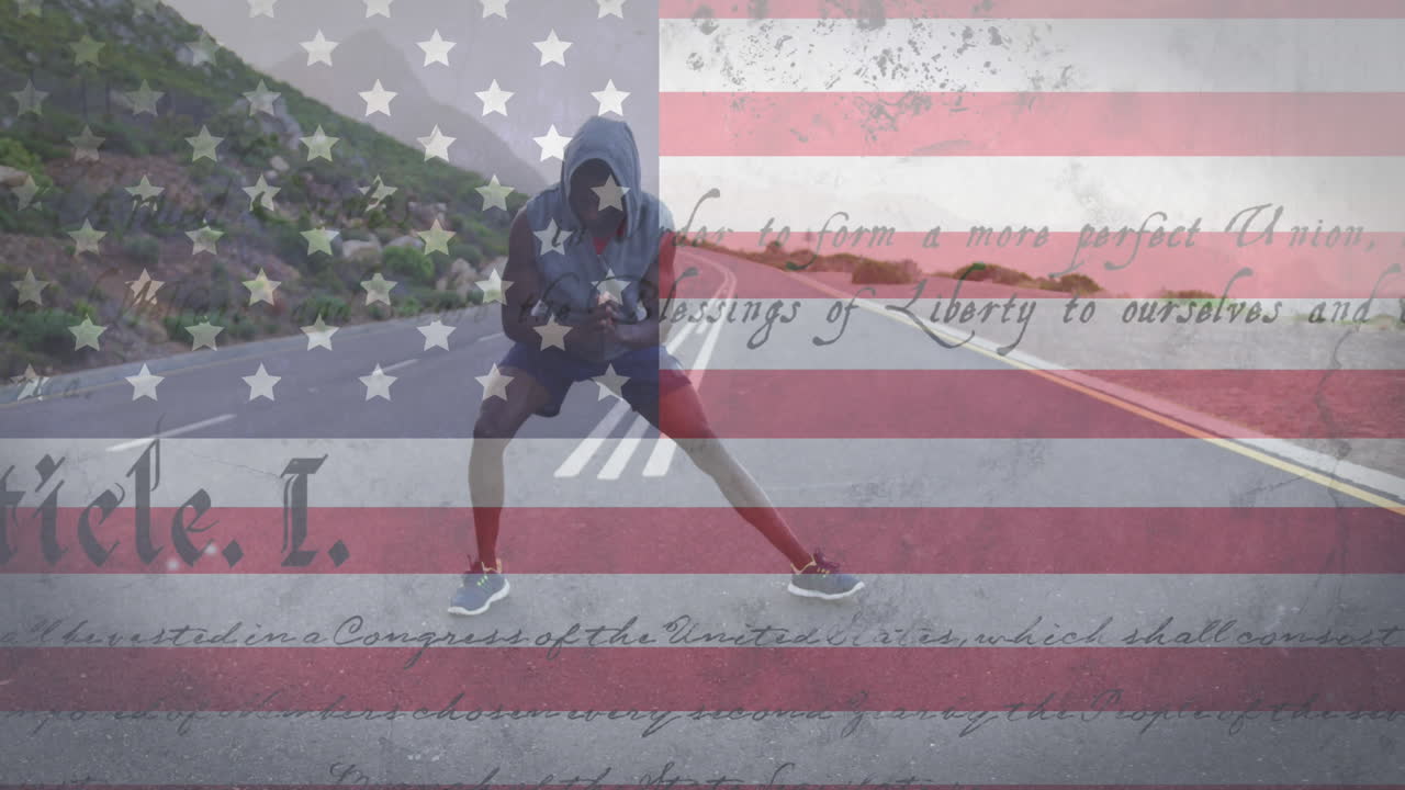 animación de la bandera estadounidense y texto moviéndose sobre el hombre estirándose en la calle