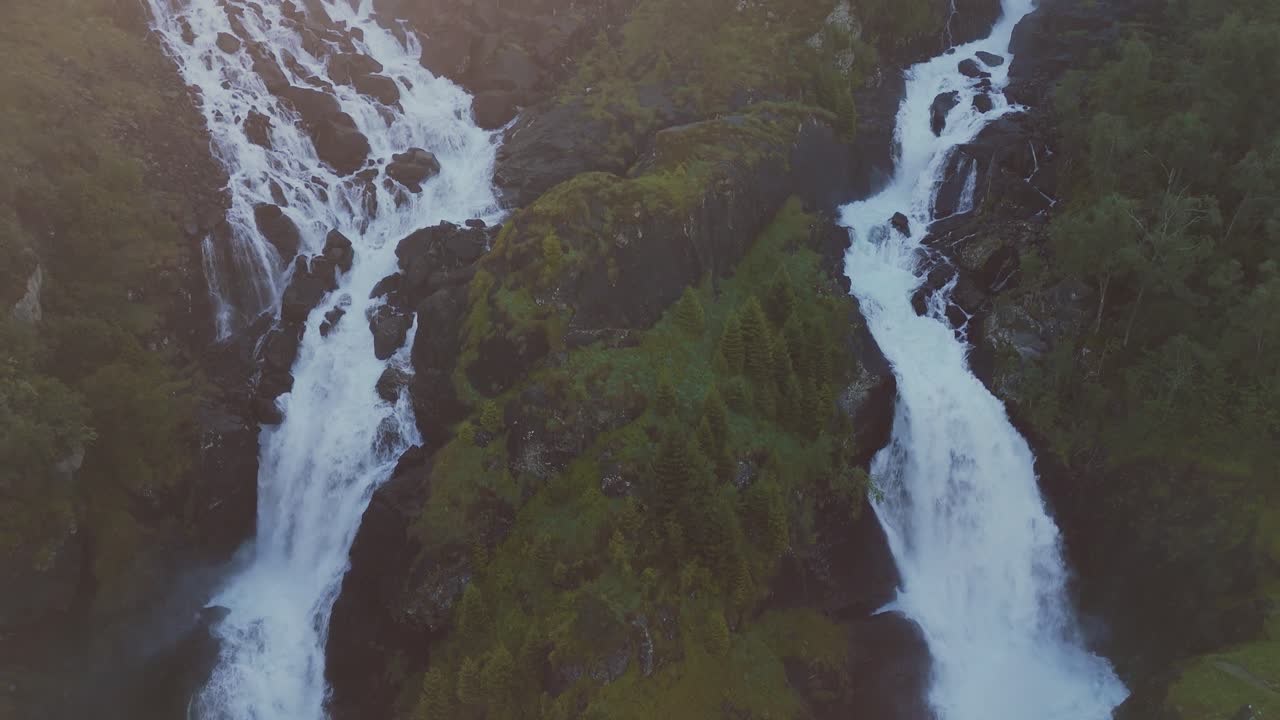 catarata en noruega, el norte de europa escandinavia