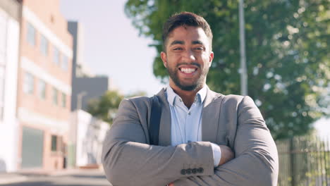 Feliz,-Sonrisa-Y-Hombre-De-Negocios-En-La-Ciudad.