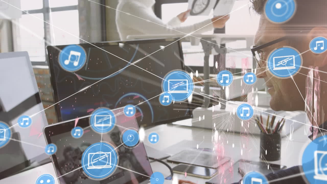 ノートパソコンを使用した白人男性による接続ネットワークのアニメーション