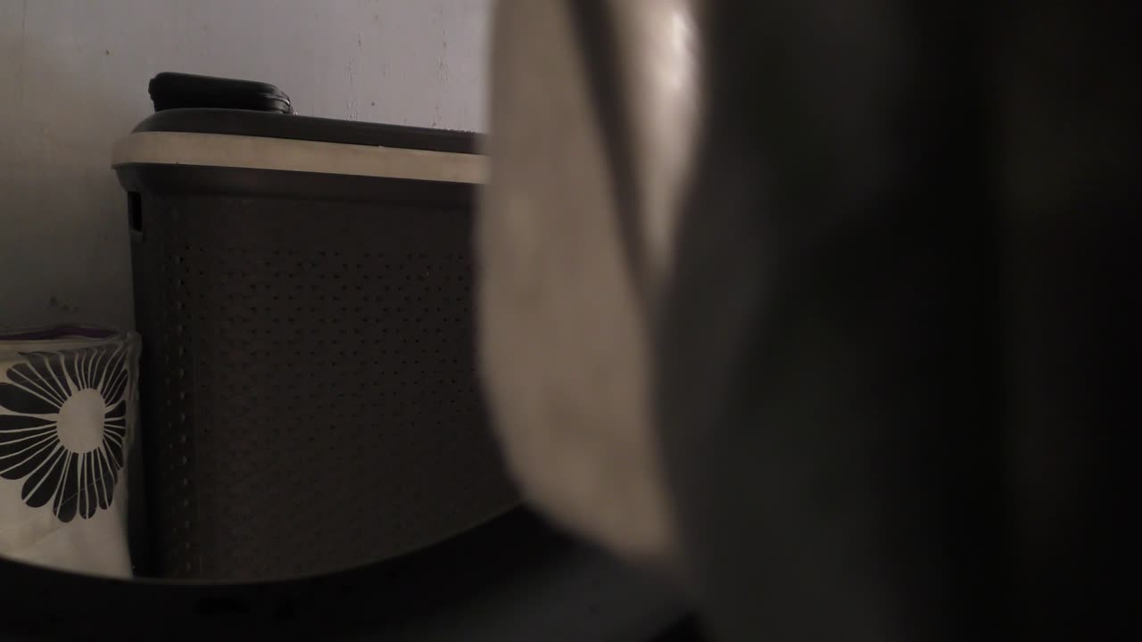 세탁기 안쪽 밖으로 보기