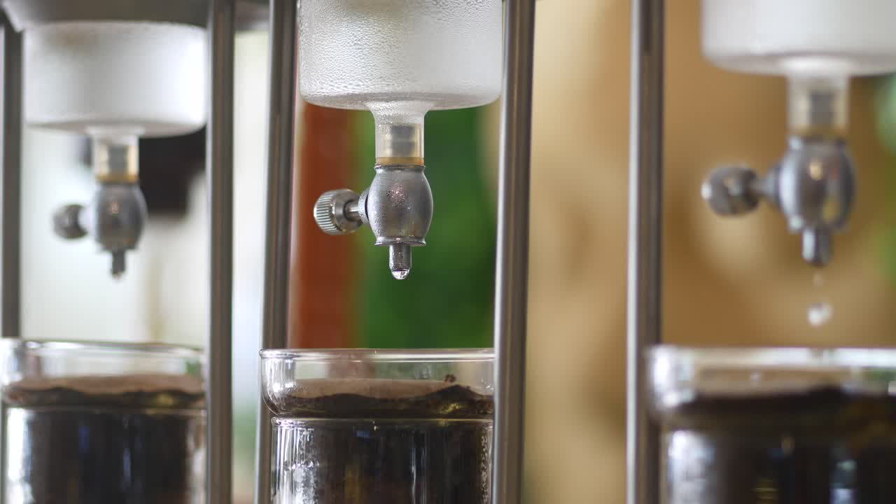 la cafetera de café fría - de cerca