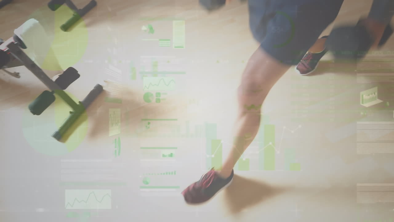 animación de la red de conexiones y procesamiento de datos sobre el hombre haciendo ejercicio en el gimnasio