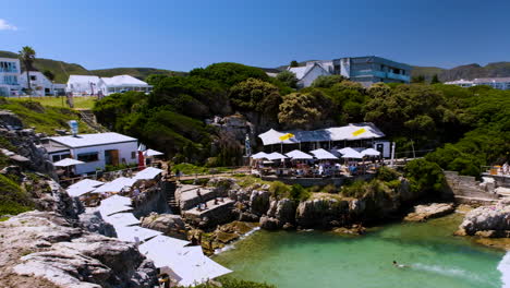 Ficks-oceanside-oceanview-restaurant-in-scenic-Hermanus-looking-out-on-Walker-Bay,-Western-Cape,-South-Africa